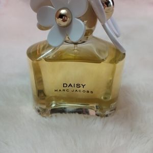 [HOT] Daisy by Marc Jacobs